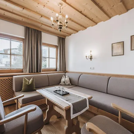 Gaspingerhof جيرلوس